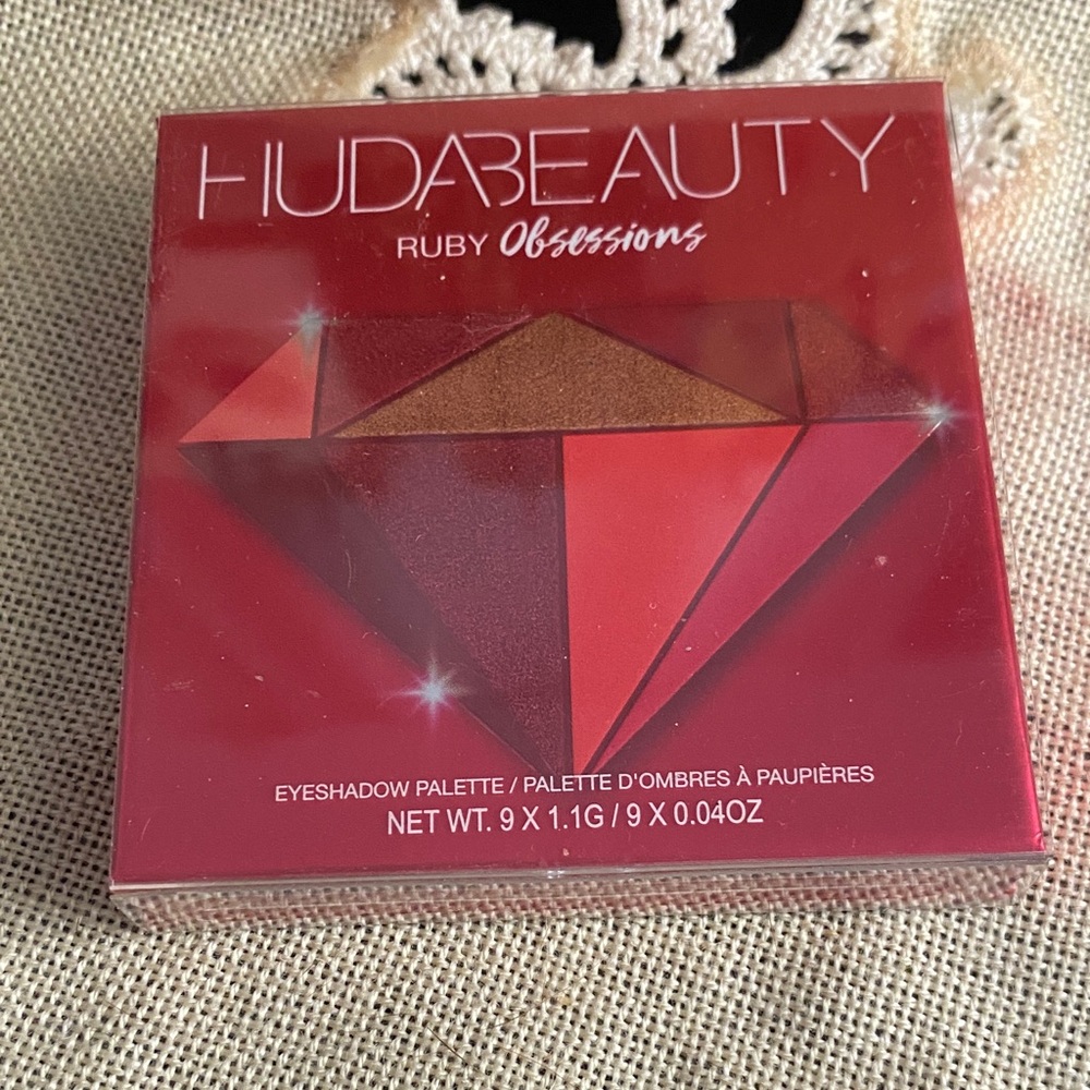 HUDA BEAUTY Ruby Obsessions Eyeshadow Palette - Red and Brown